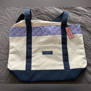 Vineyard Vines Cream and Navy Tote with Fun Pattern